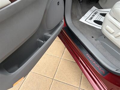 2011 Toyota Sienna XLE 8-Passenger   - Photo 10 - Glendora, CA 91740