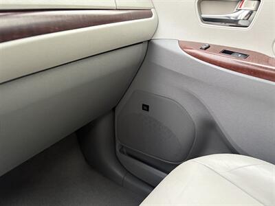 2011 Toyota Sienna XLE 8-Passenger   - Photo 32 - Glendora, CA 91740