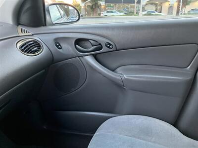 2002 Ford Focus SE   - Photo 21 - Glendora, CA 91740