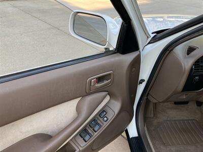 1995 Toyota Camry LE   - Photo 9 - Glendora, CA 91740