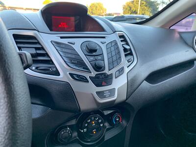 2012 Ford Fiesta SE   - Photo 18 - Glendora, CA 91740