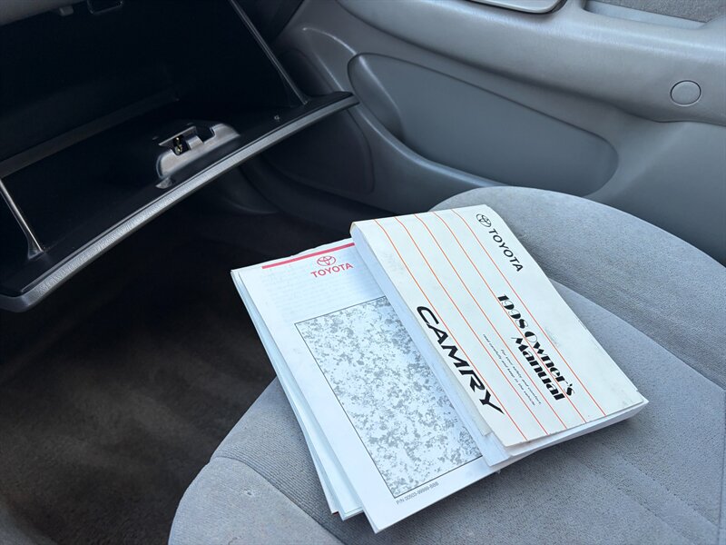 1998 Toyota Camry XLE - Photo 21 - Glendora, CA 91740