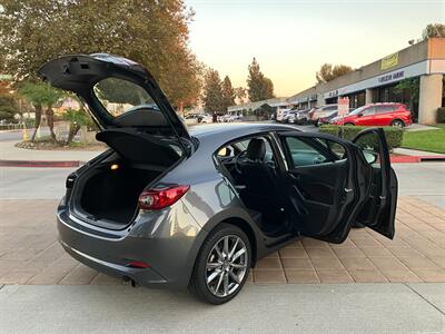 2018 Mazda Mazda3 Touring   - Photo 19 - Glendora, CA 91740