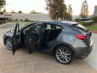 2018 Mazda Mazda3 Touring   - Photo 12 - Glendora, CA 91740