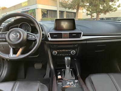 2018 Mazda Mazda3 Touring   - Photo 13 - Glendora, CA 91740