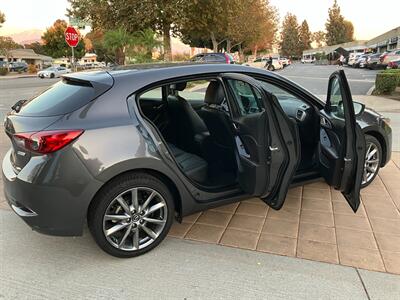 2018 Mazda Mazda3 Touring   - Photo 18 - Glendora, CA 91740