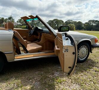 1986 Mercedes-Benz 560 SL   - Photo 18 - Boca Raton, FL 33432