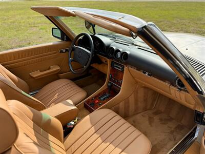 1986 Mercedes-Benz 560 SL   - Photo 21 - Boca Raton, FL 33432