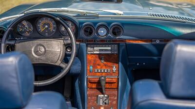 1987 Mercedes-Benz 560 SL   - Photo 19 - Boca Raton, FL 33432