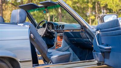1987 Mercedes-Benz 560 SL   - Photo 21 - Boca Raton, FL 33432