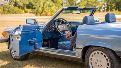 1987 Mercedes-Benz 560 SL   - Photo 10 - Boca Raton, FL 33432
