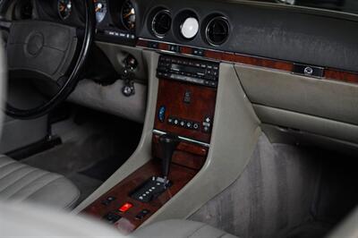 1987 Mercedes-Benz 560 SL   - Photo 57 - Boca Raton, FL 33432