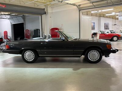 1987 Mercedes-Benz 560 SL   - Photo 2 - Boca Raton, FL 33432
