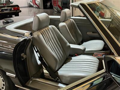 1987 Mercedes-Benz 560 SL   - Photo 19 - Boca Raton, FL 33432