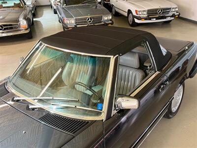 1987 Mercedes-Benz 560 SL   - Photo 24 - Boca Raton, FL 33432