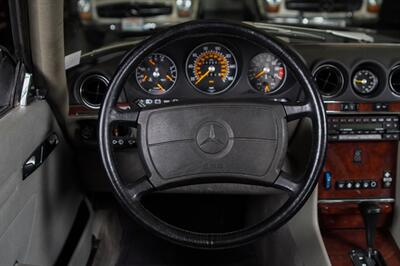 1987 Mercedes-Benz 560 SL   - Photo 45 - Boca Raton, FL 33432