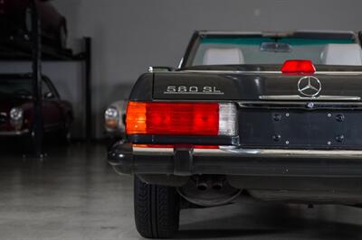 1987 Mercedes-Benz 560 SL   - Photo 28 - Boca Raton, FL 33432