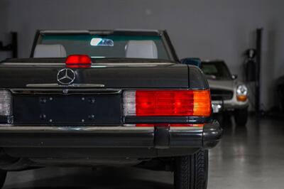 1987 Mercedes-Benz 560 SL   - Photo 29 - Boca Raton, FL 33432