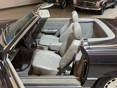 1987 Mercedes-Benz 560 SL   - Photo 9 - Boca Raton, FL 33432