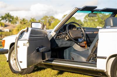 1986 Mercedes-Benz 560 SL   - Photo 13 - Boca Raton, FL 33432