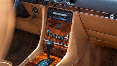 1986 Mercedes-Benz 560 SL   - Photo 28 - Boca Raton, FL 33432