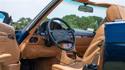 1986 Mercedes-Benz 560 SL   - Photo 21 - Boca Raton, FL 33432