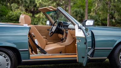 1986 Mercedes-Benz 560 SL   - Photo 18 - Boca Raton, FL 33432