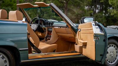 1986 Mercedes-Benz 560 SL   - Photo 17 - Boca Raton, FL 33432