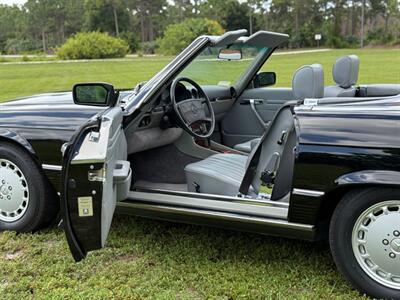 1989 Mercedes-Benz 560 SL   - Photo 13 - Boca Raton, FL 33432