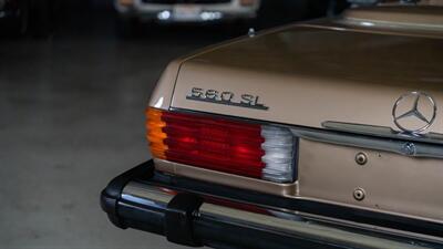 1986 Mercedes-Benz 560 SL   - Photo 27 - Boca Raton, FL 33432