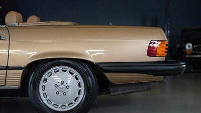 1986 Mercedes-Benz 560 SL   - Photo 22 - Boca Raton, FL 33432