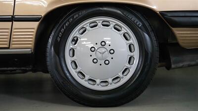 1986 Mercedes-Benz 560 SL   - Photo 23 - Boca Raton, FL 33432