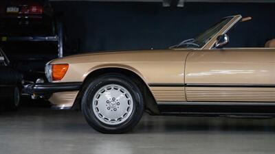 1986 Mercedes-Benz 560 SL   - Photo 19 - Boca Raton, FL 33432
