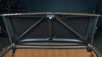 1986 Mercedes-Benz 560 SL   - Photo 57 - Boca Raton, FL 33432