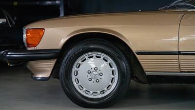 1986 Mercedes-Benz 560 SL   - Photo 21 - Boca Raton, FL 33432