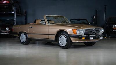 1986 Mercedes-Benz 560 SL   - Photo 2 - Boca Raton, FL 33432