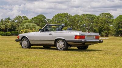 1988 Mercedes-Benz 560 SL   - Photo 10 - Boca Raton, FL 33432