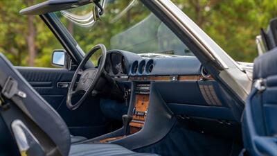 1988 Mercedes-Benz 560 SL   - Photo 22 - Boca Raton, FL 33432