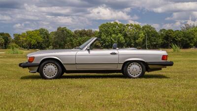 1988 Mercedes-Benz 560 SL   - Photo 8 - Boca Raton, FL 33432