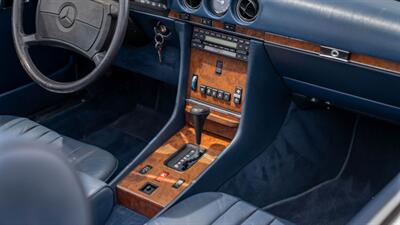 1988 Mercedes-Benz 560 SL   - Photo 25 - Boca Raton, FL 33432