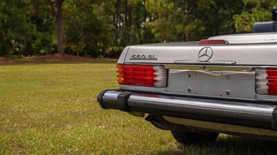 1988 Mercedes-Benz 560 SL   - Photo 19 - Boca Raton, FL 33432