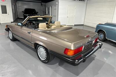 1989 Mercedes-Benz 560 SL   - Photo 12 - Boca Raton, FL 33432