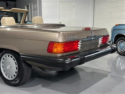 1989 Mercedes-Benz 560 SL   - Photo 14 - Boca Raton, FL 33432