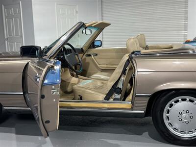 1989 Mercedes-Benz 560 SL   - Photo 17 - Boca Raton, FL 33432