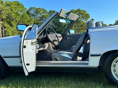 1987 Mercedes-Benz 560 SL   - Photo 10 - Boca Raton, FL 33432