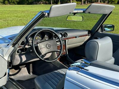 1987 Mercedes-Benz 560 SL   - Photo 13 - Boca Raton, FL 33432