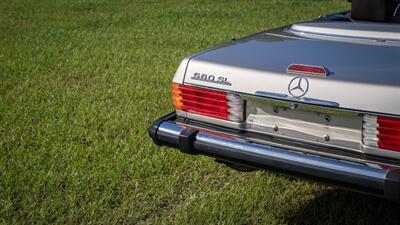 1989 Mercedes-Benz 560 SL   - Photo 18 - Boca Raton, FL 33432