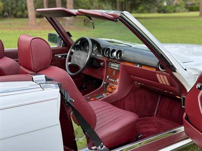 1988 Mercedes-Benz 560 SL   - Photo 22 - Boca Raton, FL 33432