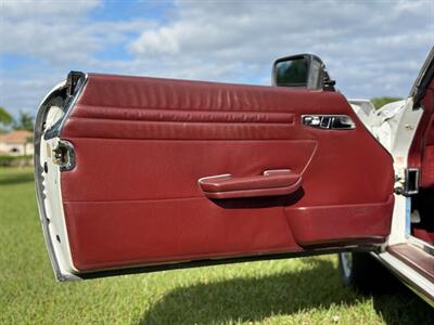 1988 Mercedes-Benz 560 SL   - Photo 14 - Boca Raton, FL 33432