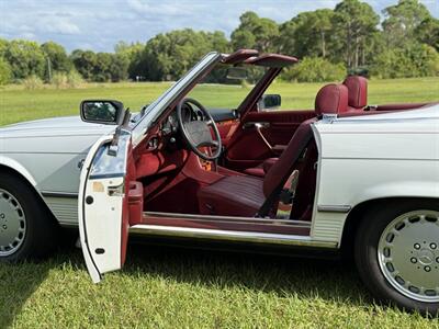 1988 Mercedes-Benz 560 SL   - Photo 12 - Boca Raton, FL 33432